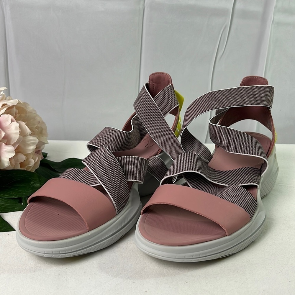 NWOB Sorel Eraser Pink Moonstone Explorer Blitz Multi Strap Sandal Size 10